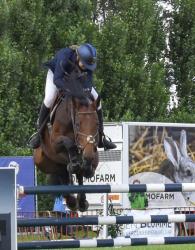poppy springt over 1.60m